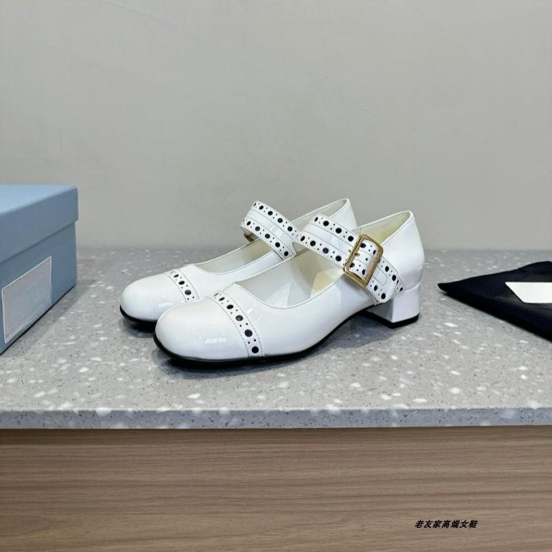 Great easy to wear French gentle wind rivets with Mary Jane shoes women's spring leather shallow mouth single shoes medium heel small leather shoes