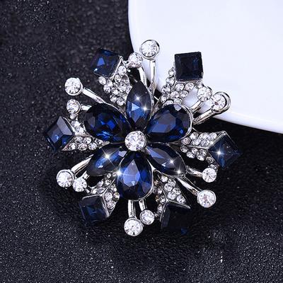 Spilla a forma di fiore con diamanti alla moda, spilla da donna con corpetto, temperamento, grande spilla, spilla con bottone in cristallo, versatile, per cappotto, scialle, sciarpa di seta
