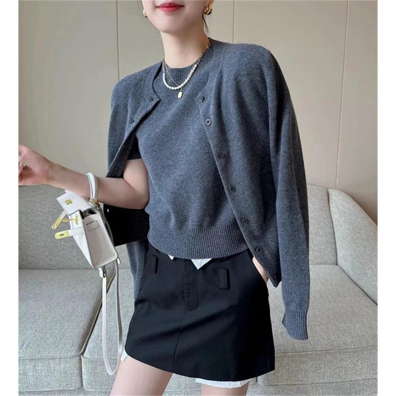 

Lazy wind soft waxy gray knitted sweater set women s autumn temperament wear knitted sweater cardigan two-piece set One size