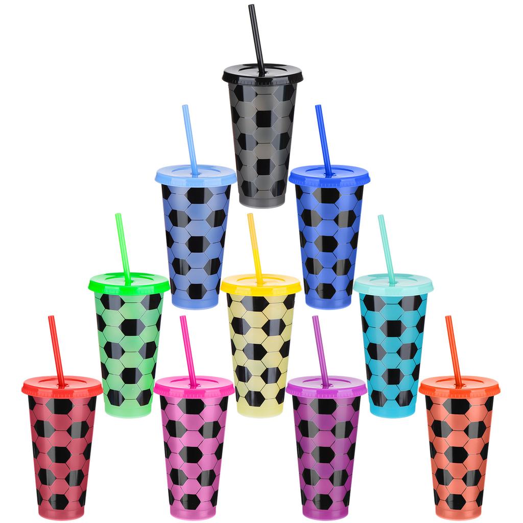 10 Stück 24 oz Plastik Fußballbecher Wiederverwendbarer Becher mit Deckel und Strohhalm Fußball Geburtstagsparty Geschenke für Fans Männer Frauen Sport