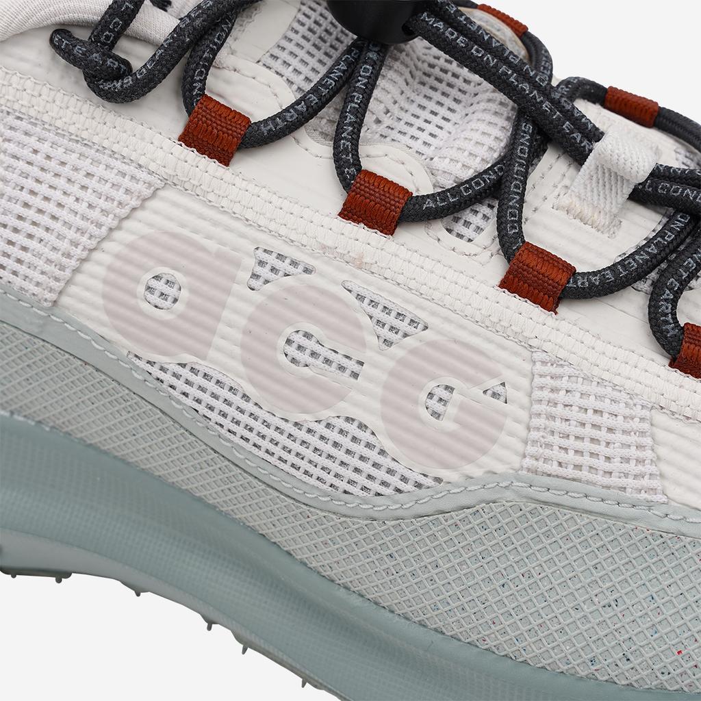 Nike ACG Mountain Fly 2 Low GORE-TEX Plata Fantasma Plata Ligera Zapatillas de Hombre Gris Mica-Verde Gris Humo Oscuro HF6245-003