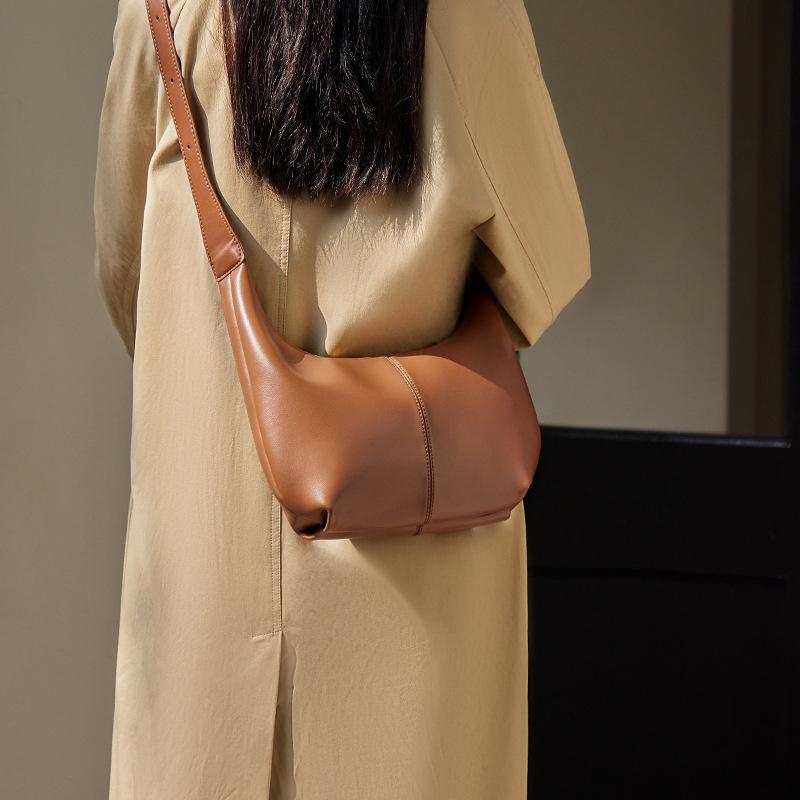 Mrs. Qiao 2025 Autumn Winter New Tote Bag Fashion Underarm Bag Retro Large Capacity Shoulder Bag Commuter Crossbody Bag