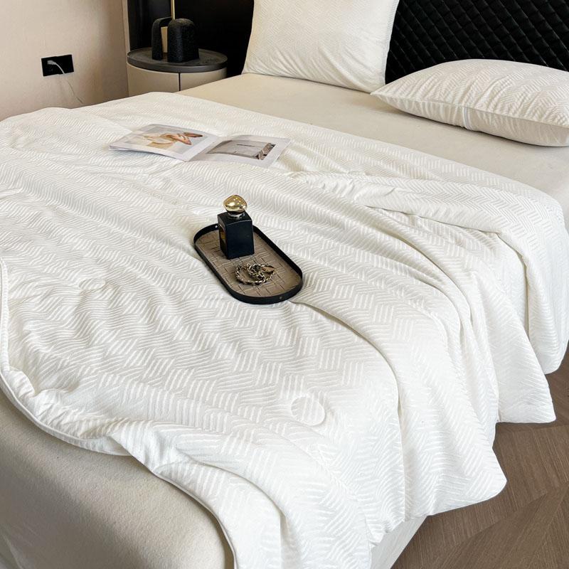 

Luxury Bamboo Cooling Comforter Jacquard Summer Quilt, Q-Max 0.4 Reversible Lightweight Cooling Blanket Breathable Silky Bedding 100x150cm Very Small