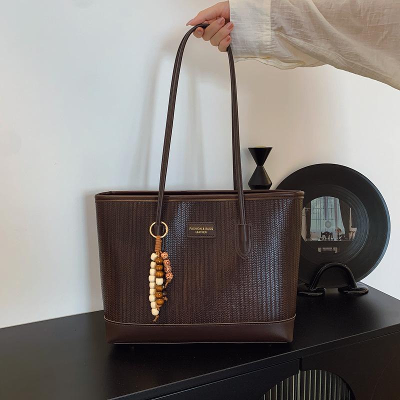 Women's Bag Casual Niche Shoulder Bag Textured Commuter Large-capacity Bag New Popular