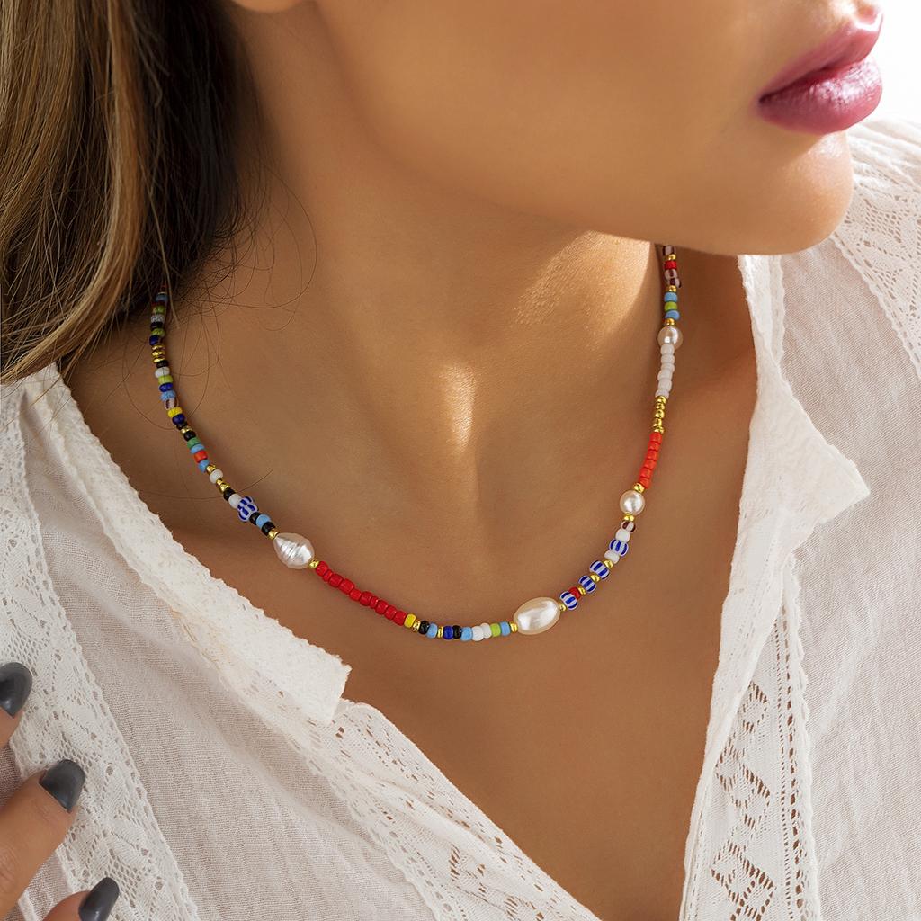 Accessories, creative contrasting color rice bead beaded necklace women, simple geometric imitation pearl single-layer necklace decoration