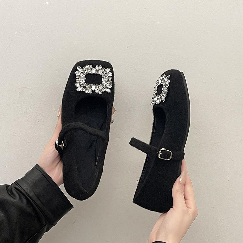 

Xiaoxiangfeng retro plush shoes women s 2025 new autumn and winter square head flat bottom versatile soft sole Mary Jane cotton shoes 35