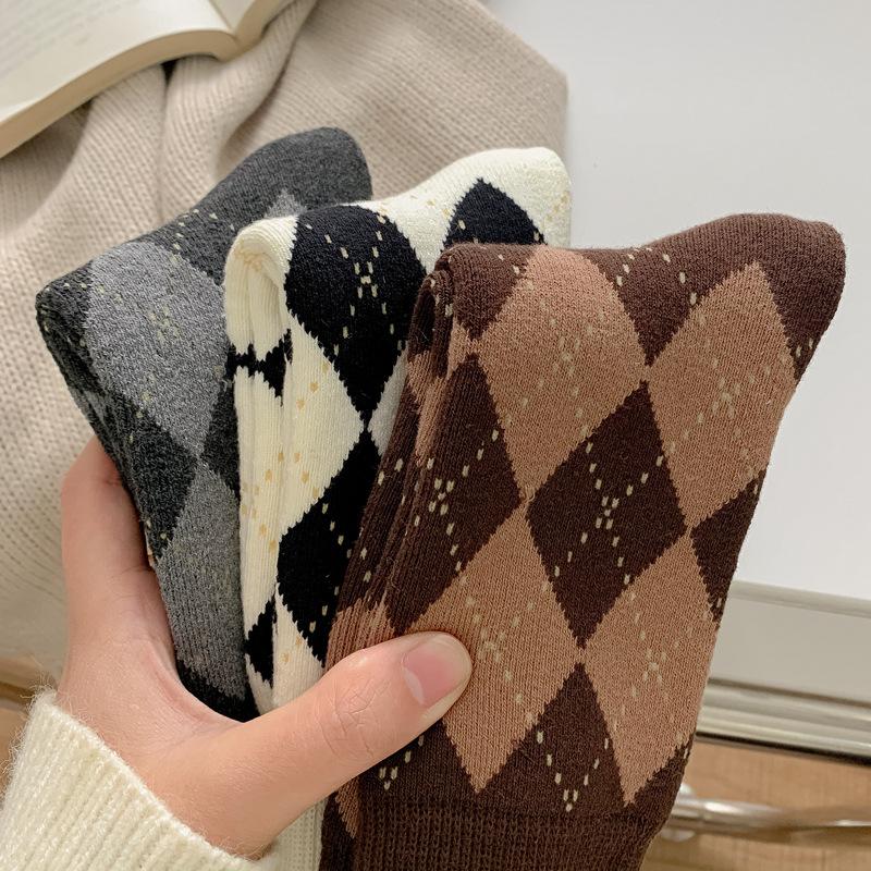 Diamond-patterned Warm Mid-calf Women's Socks for Autumn and Winter, Trendy College Style Checkerboard Socks, Casual and Versatile