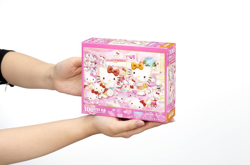 [Made In Japan] Beverly 300-Piece Jigsaw Puzzle Hello Kitty Collection Room (26 X 38 Cm) 300-121