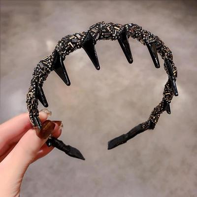 Exquisites Stoff-Stirnband mit Strasssteinen: Luxuriöses, vielseitiges Haaraccessoire