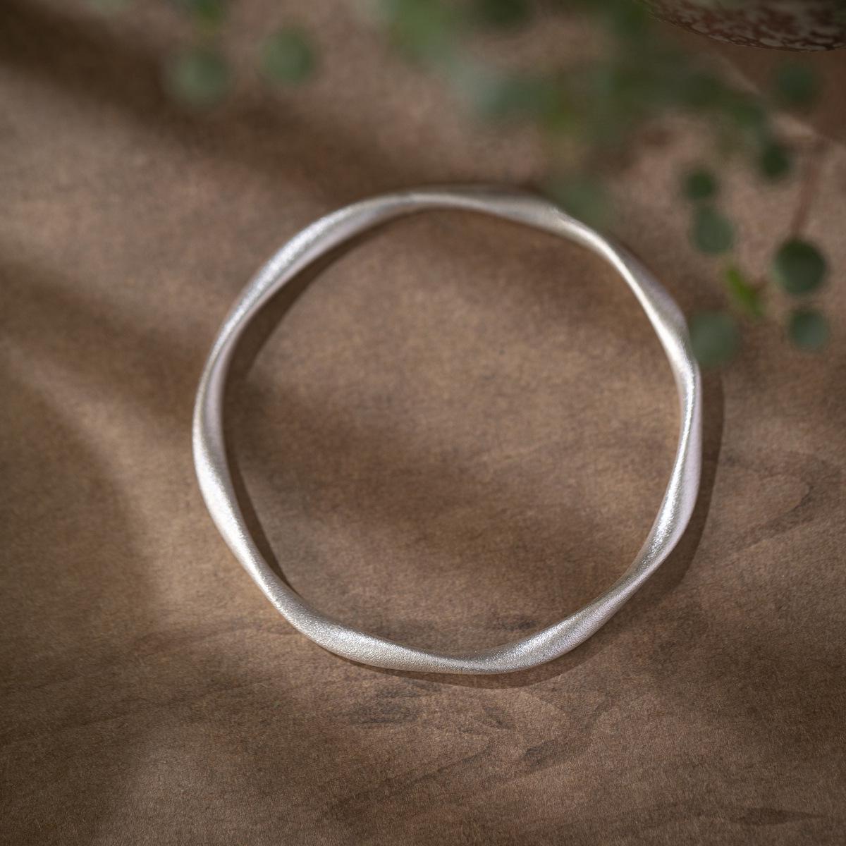 

Sterling Silver Mobius Bangle Bracelet for Women – Elegant Gift for Her, Ancient Craftsmanship, Light Luxury 999.9 Pure Silver