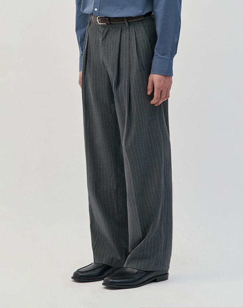 WORK ON BODY OFF Three-Tuck Semi-Wide Striped Slacks [Gray]