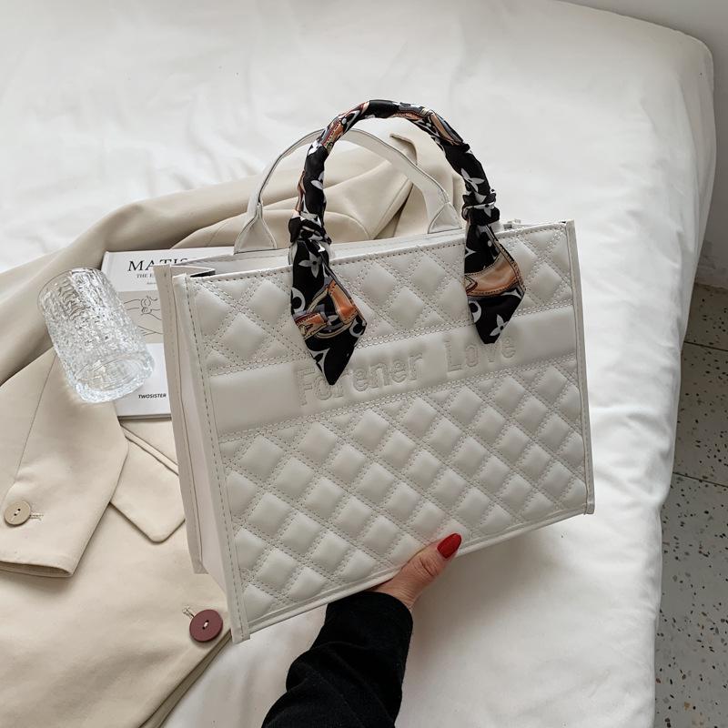 

Large capacity fashion diamond handbag, new commuter temperament women s bag, single shoulder popular trendy tote bag белый