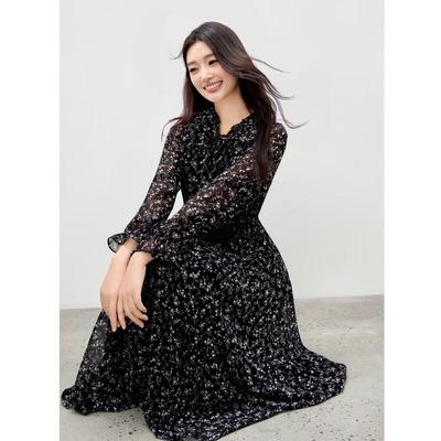 Qiushui Yiren Elegant Floral V-Neck Long Dress