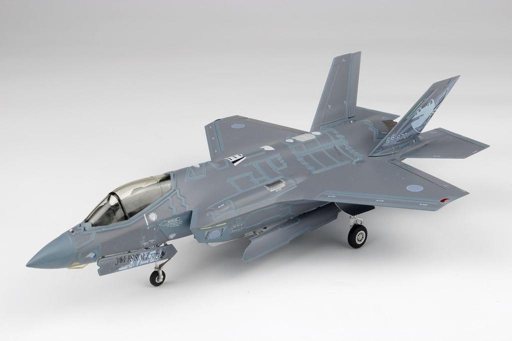PLATZ 1/72 Scale Air Self-Defense Force F-35A Lightning II 301st Squadron 50th Anniversary Special Paint Plastic Model TPA-51 (Airplane)