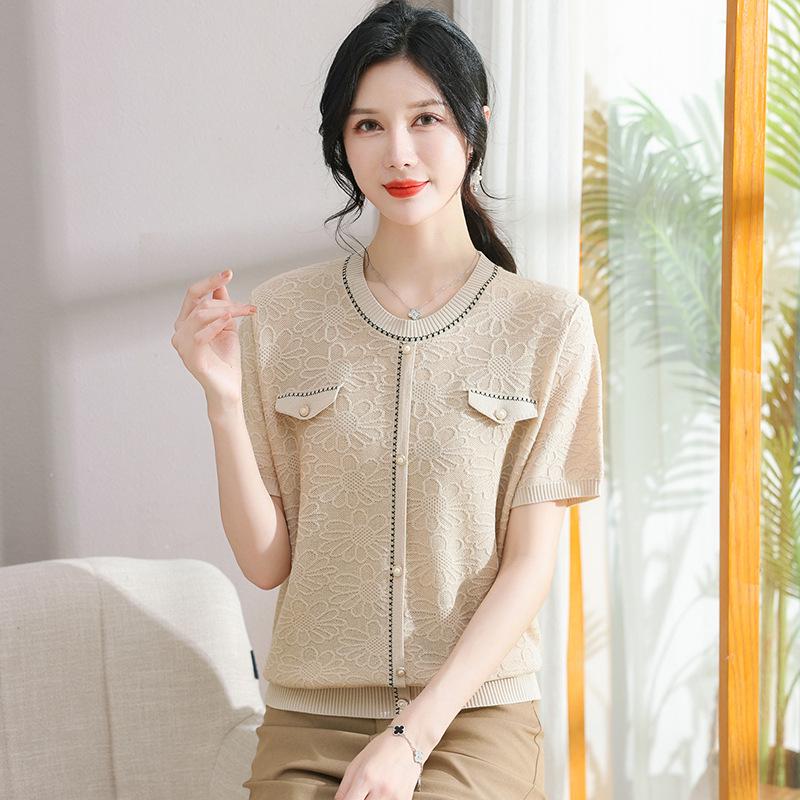 

2026 Elegant Summer Ice Silk Tops for Middle-Aged Women: Fashionable Short-Sleeved T-Shirts for 50+ Moms L (recommended 80-100 lbs)