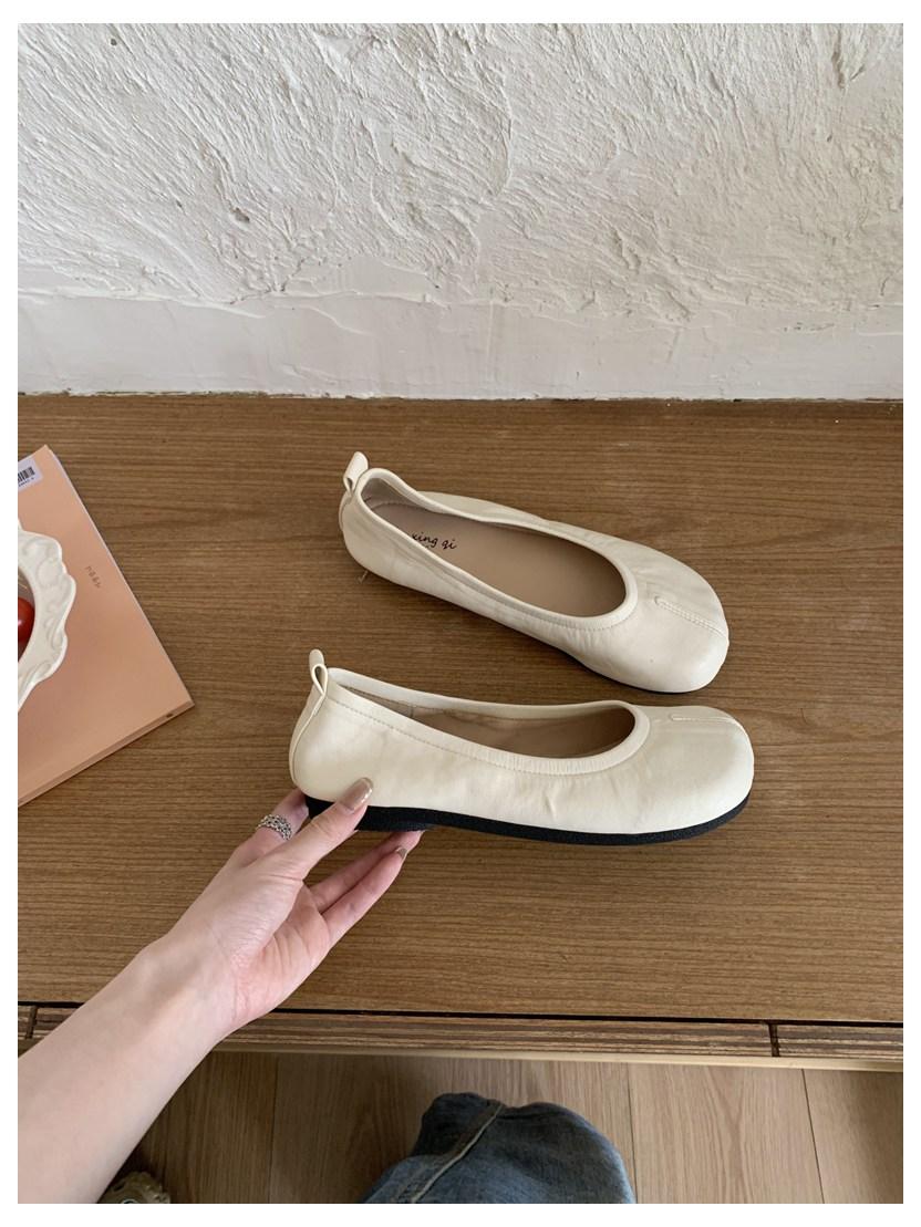 

2025 New Brand Women Flats Shoes Fashion Shallow Ballerina Red Shoes Casual Loafers Female Dress Shoes Moccasins Autumn Footwear 35