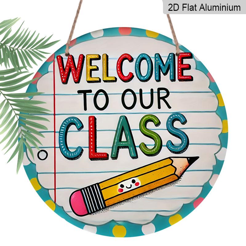 

2D Flat, 1pc Round Aluminum Welcome To Our Class Sign, Cute Smiley Pencil & Notebook Design, Bright Polka Dot Classroom Wall Decor, Waterproof 7.87×7.87inch