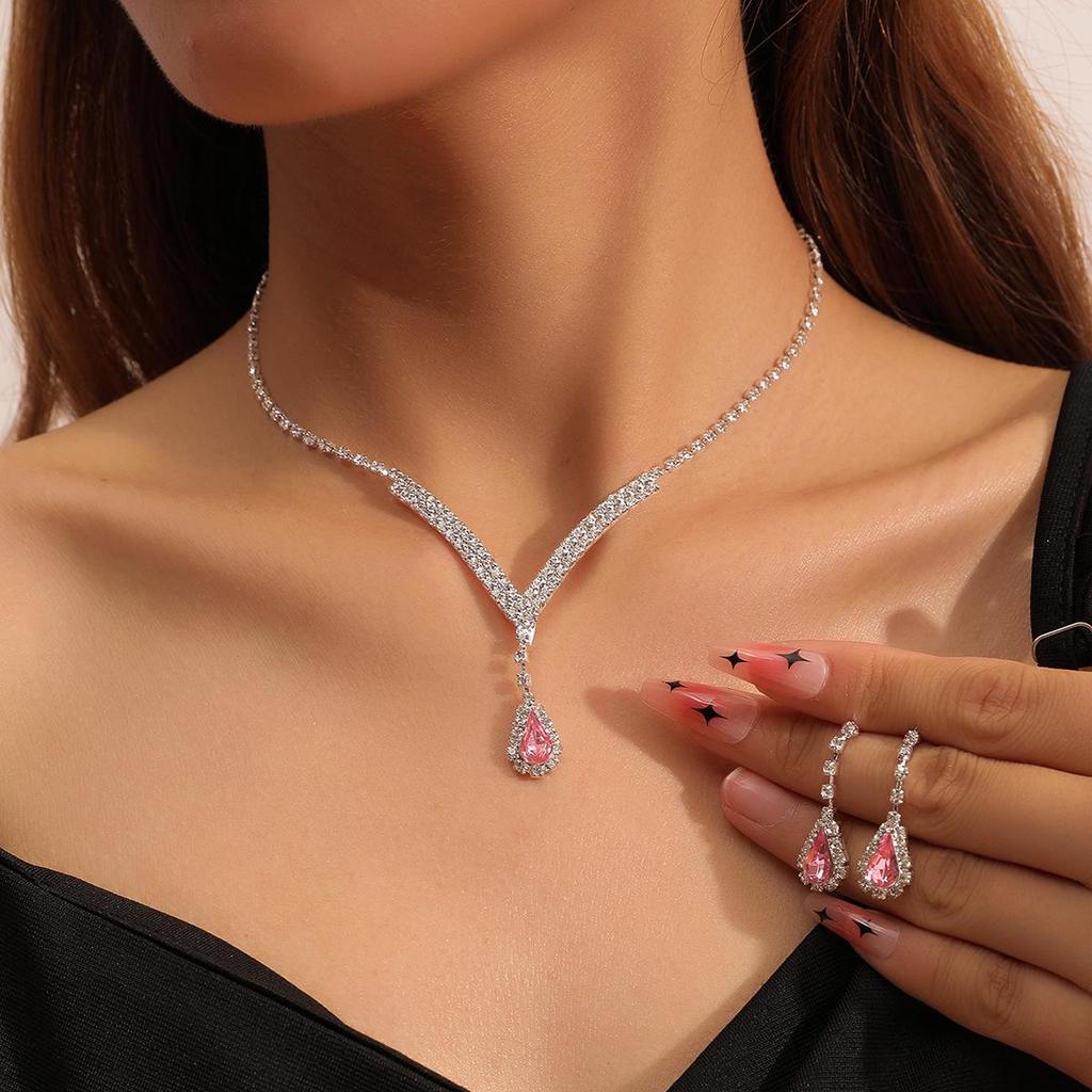 Ensemble collier et boucles d'oreilles luxueux avec pendentif diamant en forme de larme: Accessoires de mariage