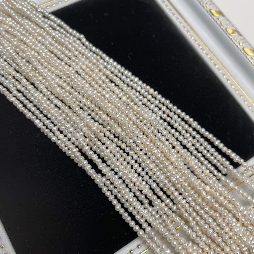 1 šňůra, bílé přírodní sladkovodní perly korálky pro výrobu šperků DIY náhrdelníky, náramky, kotníky řemesla (Korálky 2-3 mm, Délka 36 cm)