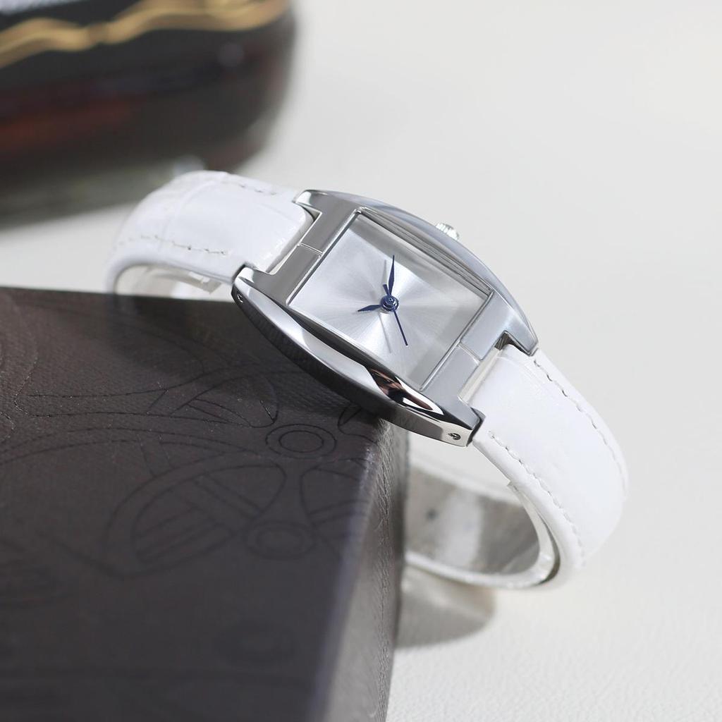 Popular Youth Ladies Barrel-Shaped Quartz Watch: Fashionable, Business-Ready, Waterproof with Leather Strap