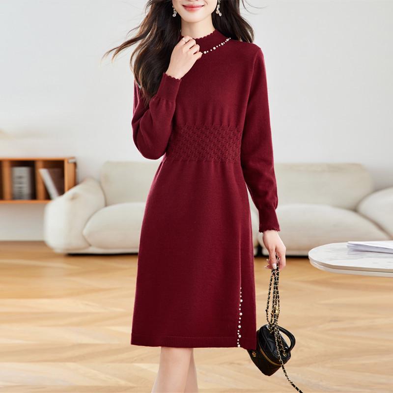 Beaded Knit Slit Sweater Dress – Slimming Waist, Mid-Length for Autumn/Winter