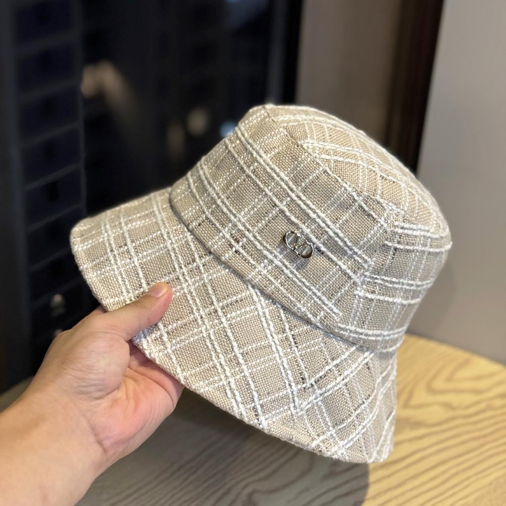 New Style Plaid Fisherman Hat for Women In Autumn and Winter New Fashion Versatile Face Showing Small Basin Hat Retro Style Warm Hat Trend