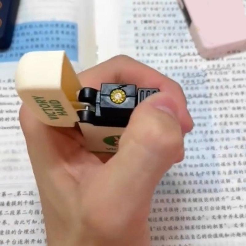 Funny Water Squirt Toy for Kids Prank Toy Realistic Lighter Shaped Quirky Gag Toy Creative Birthday Gift