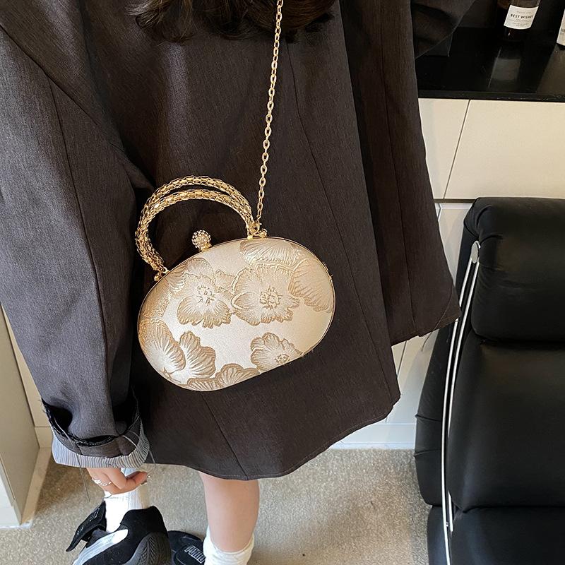 Women's fashion sweet design embroidered flower portable dinner bag personalized niche design shoulder messenger bag