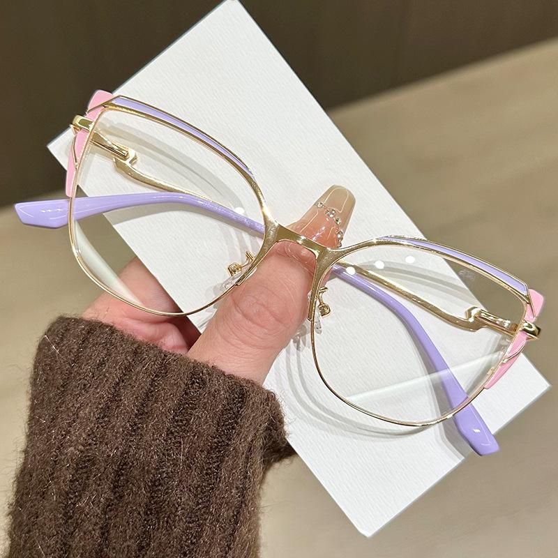Anti-blue Light Glasses Metal Frame Lightweight Elegant Cat Eye Frame Myopia Glasses Anti Radiation Transparent