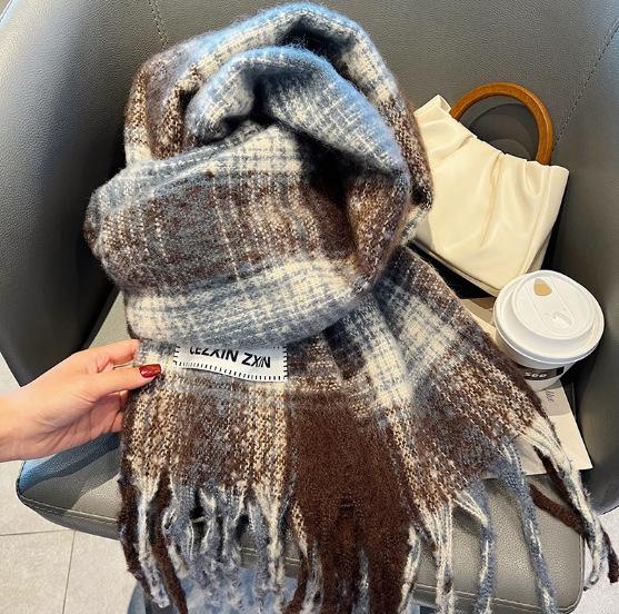 Korean atmosphere Mohair plaid plush scarf women's 1116 autumn and winter warm atmosphere couple scarf