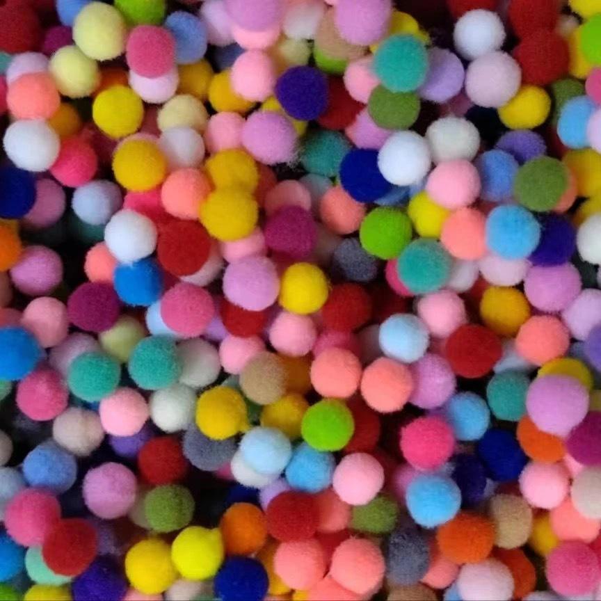 Mehrfarbige Hochelastische Pompons: Gemischte Größen für kreative DIY- und handgefertigte Dekorationen
