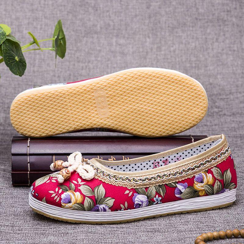 Women s Cloth Shoes Casual Breathable Ethnic Style Embroidered Shoes Cloth Shoes for Women 35 красный 3990₽