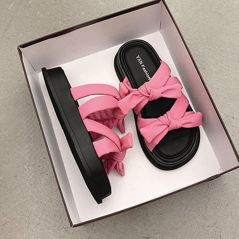 2024 summer new Internet celebrity explosion thick bottom heightening slippers women's outer wear skirt beach non-slip heightening cool slippers