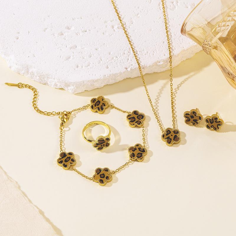 European High-End Titanium Steel Lucky Five-Leaf Flower Mother-of-Pearl Jewelry Set