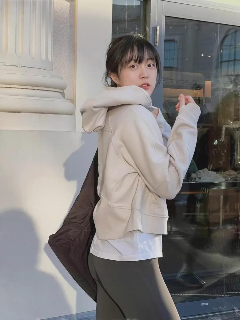 Sweter damski Lulu z półgolfem: Codzienny plus aksamitny pulower jesienno-zimowy z półzamkiem.