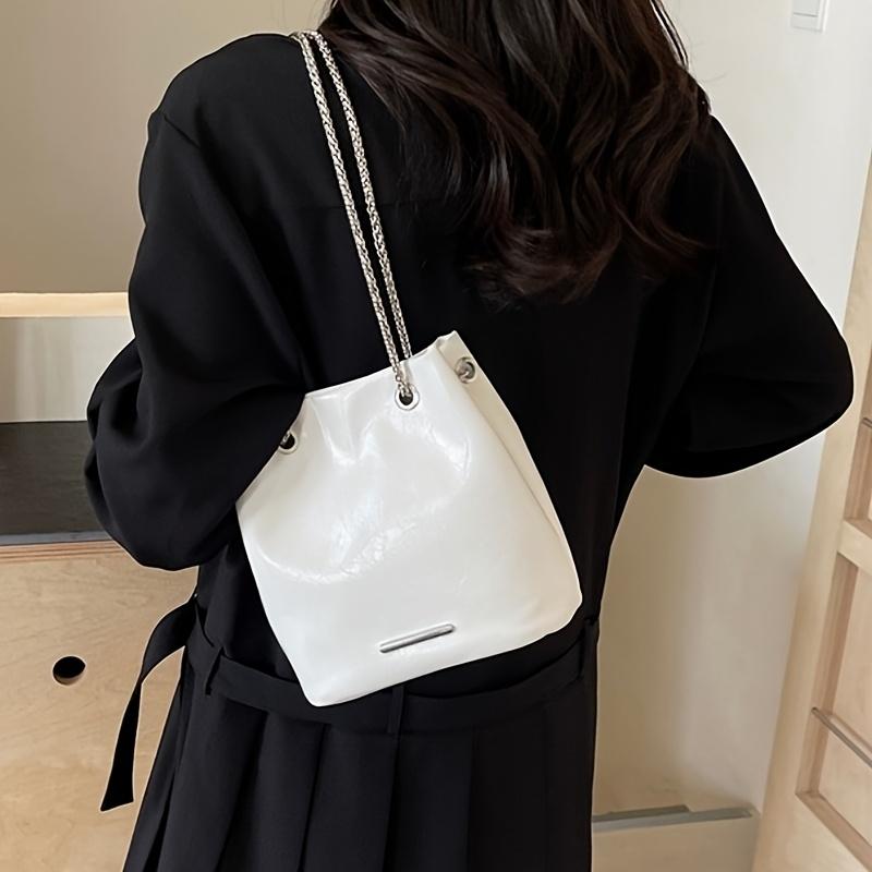 Large Capacity Fashion Bucket Shoulder Bag for Women with Metal Chain Straps, Perfect for Daily Use, Casual and Unique Handbag