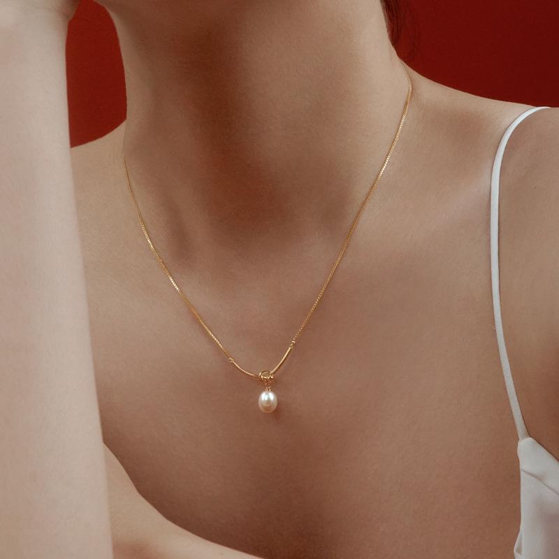 Pearl Pendant Necklace - Women's Elegant, Versatile Clavicle Chain Gift for Friend or Girlfriend