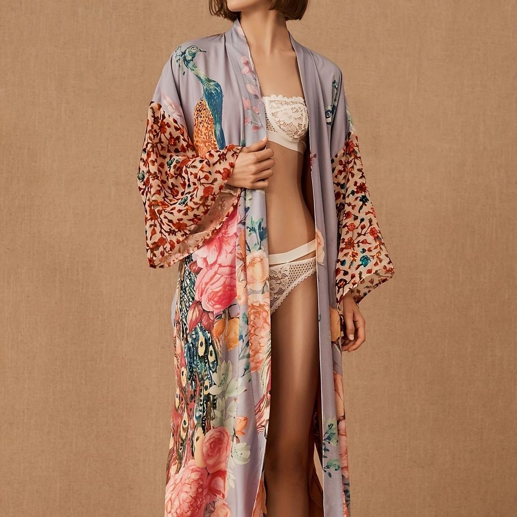 Kimono med blomstertrykk og påfugl, løse kapper med lange ermer og midjebånd, damebadetøy og -klær