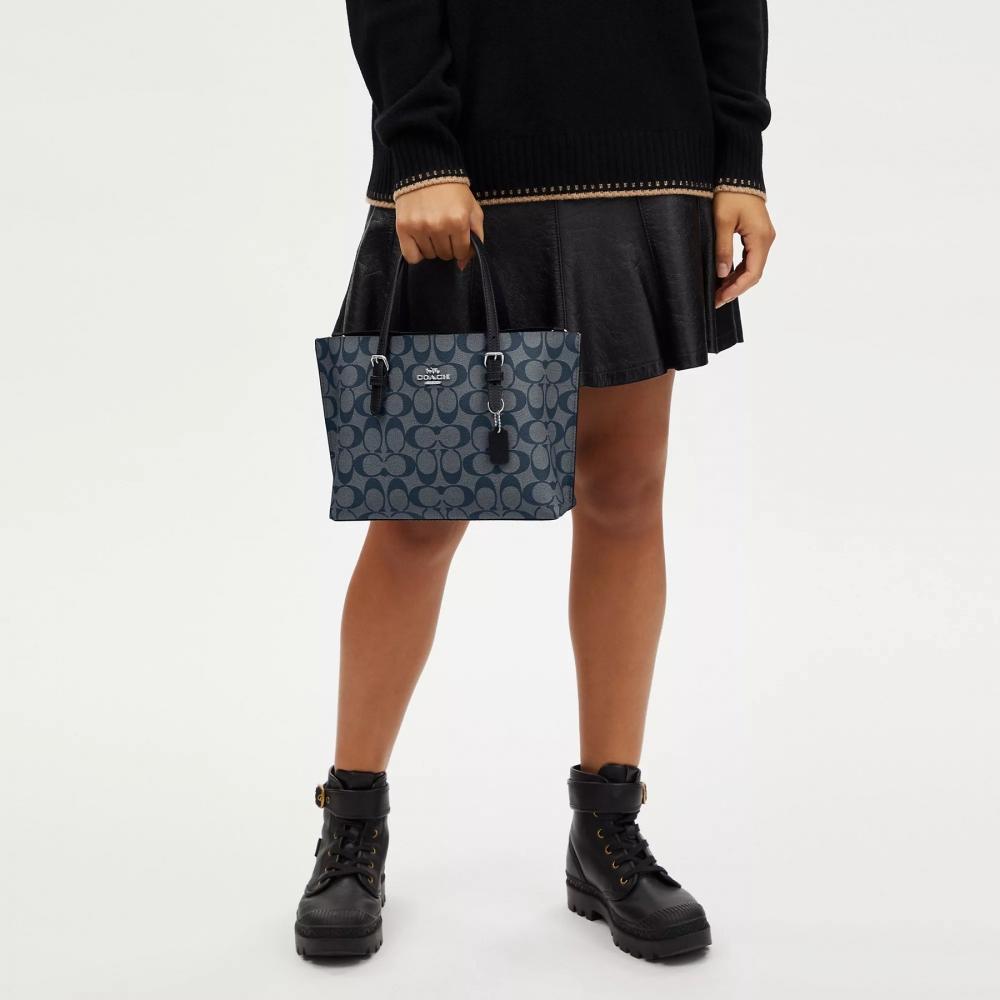 Coach Mollie Tote 25 V Signovaném Plátně zlatohnědá černá