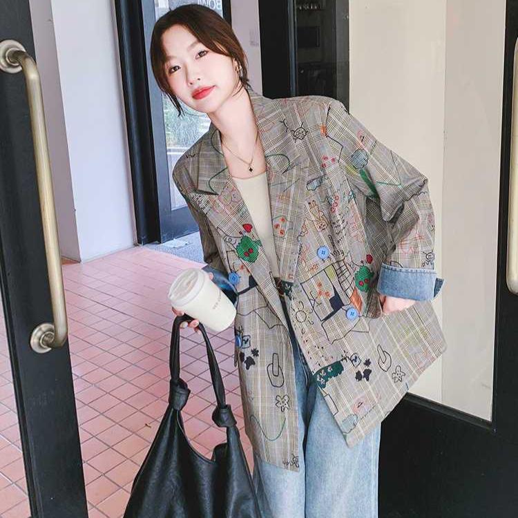 Fashionable and Loose Gray Jacket with Graffiti Print for Women Autumn