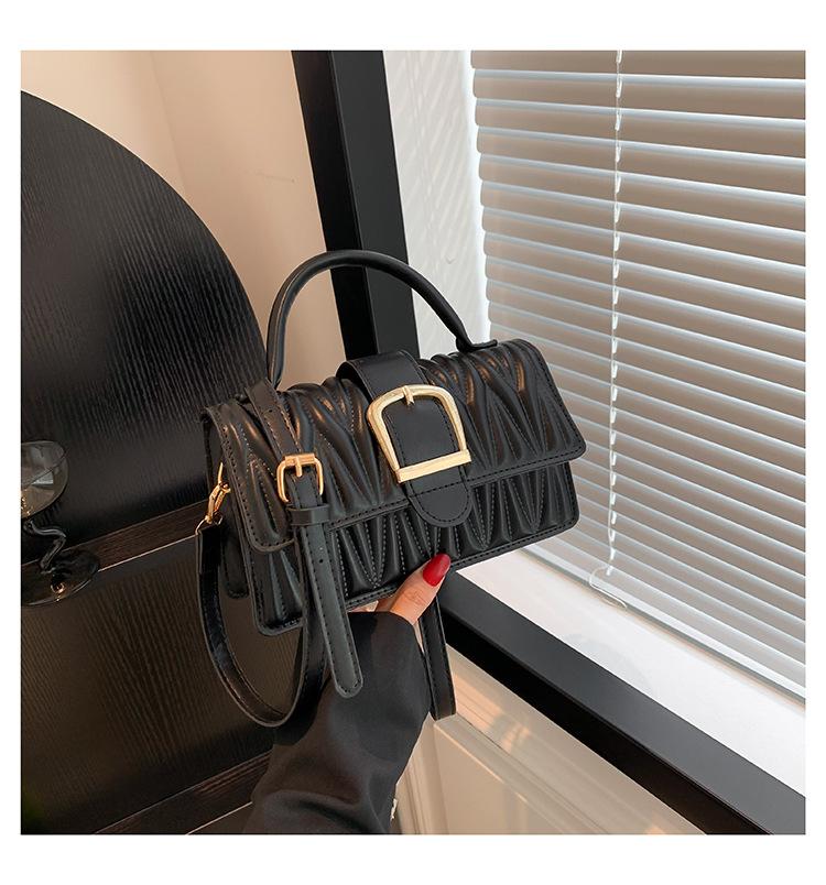 

Текстурированная маленькая сумка 2024 года, новая женская сумка, темпераментная модная сумка через плечо, повседневная корейская версия, трендовая маленькая квадратная сумка с углублениями чёрный