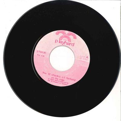 Disque 7 pouces 12 SHADES OF FANTASY - On The Edge / Broken PHARD5 PLAY HARD Inconnu Rock Occasion