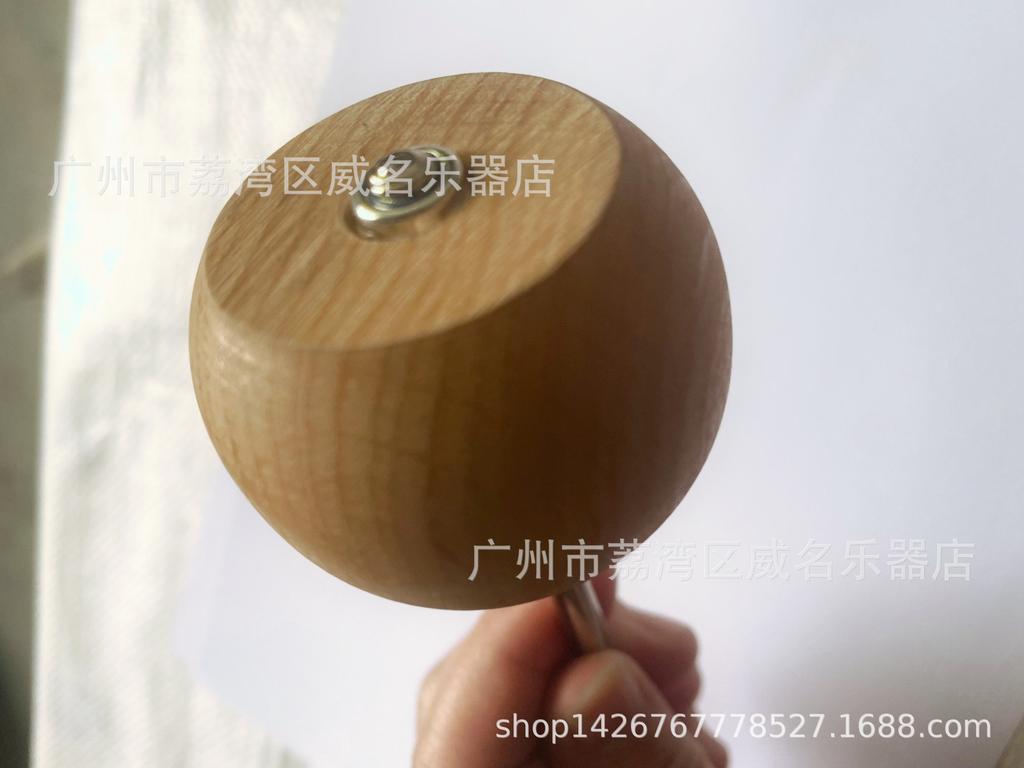 Schlagzeug-Pedal mit Filz-, Kunststoff- und Holzkopfschlegeln