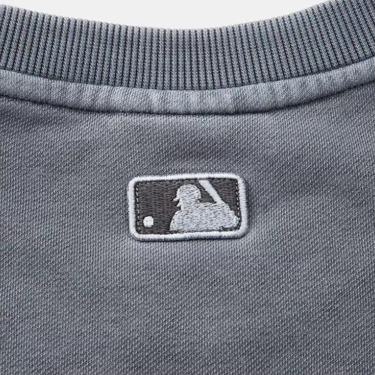 New MLB New York Yankees Sweatshirt Unisex Dark Charcoal Gray 3AMTCN144-50CGD