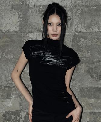 Aejeuyua Kitsch Snap Half-Neck T-Shirt Black