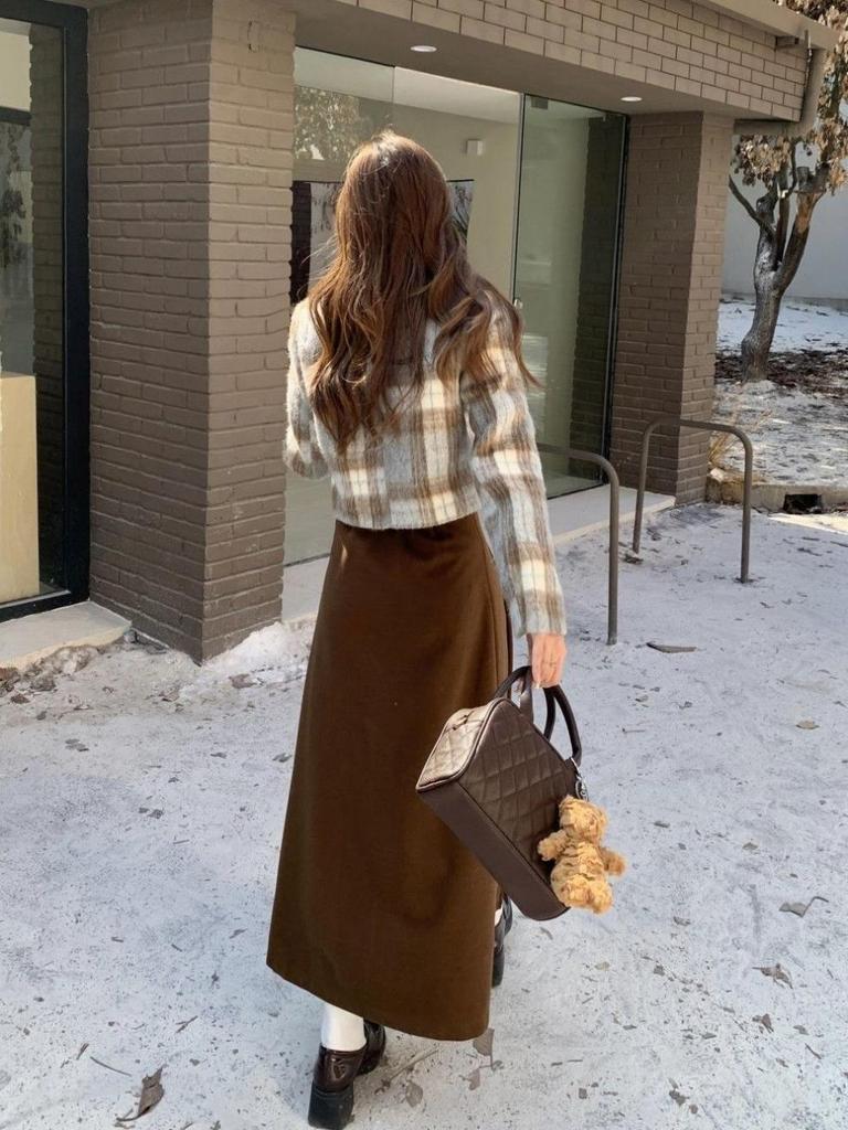 Women's 2024 Fashion: Two-Piece Wool Coat & Pleated Skirt Ensemble for Autumn/Winter