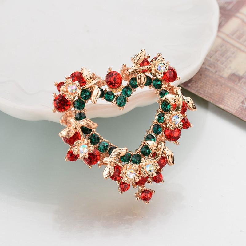 Z1236 Festive Brooch: European & American Christmas Wreath & Santa Claus Tree Design
