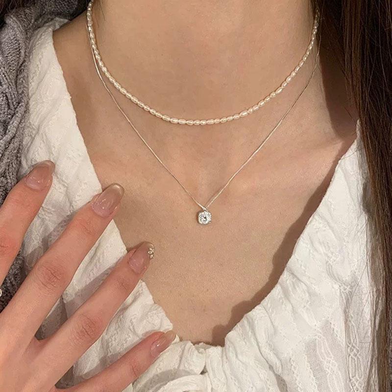 Silver Sparkling Sugar Cube Clavicle Necklace with Small Square Diamond - Luxurious Gift for Women, Girlfriend, or Best Friend Birthday