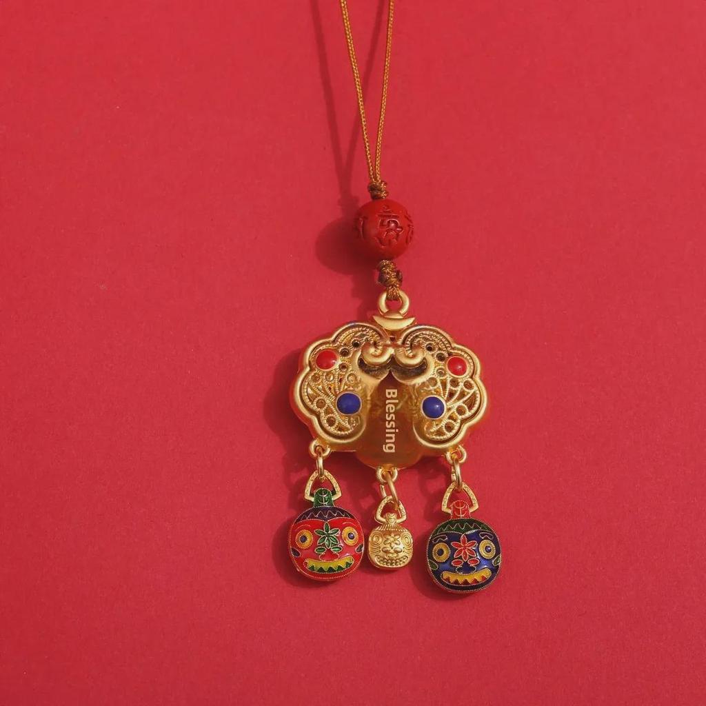 Vintage Lucky Car Keychain with Gold Beast Pendant and Peace Bell Buckle for Men & Women