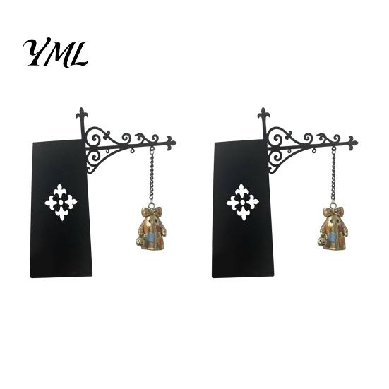 Indoor Outdoor Seasonal Decor Decorative Ghost Pendant, Iron Bracket Bookshelf Decor, Halloween And Entryway Hanger Christmas Wall for Home
